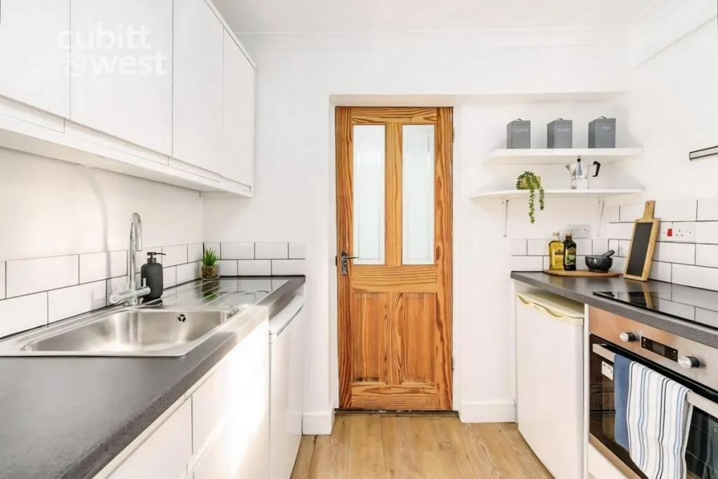 2 bedroom maisonette for rent