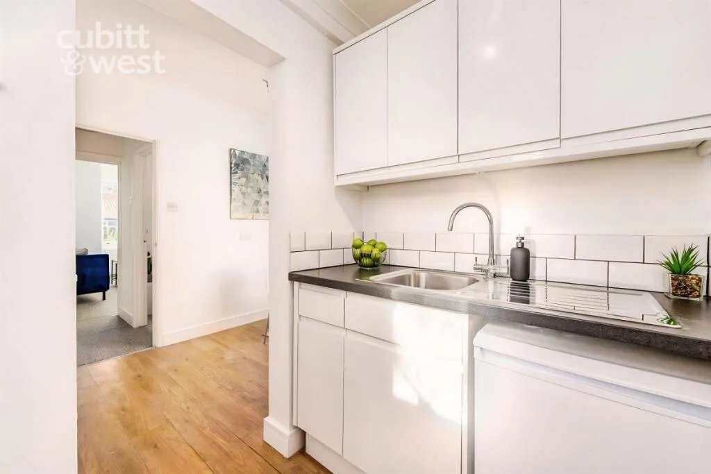 2 bedroom maisonette for rent