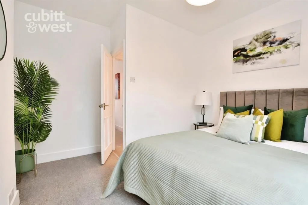 2 bedroom maisonette for rent