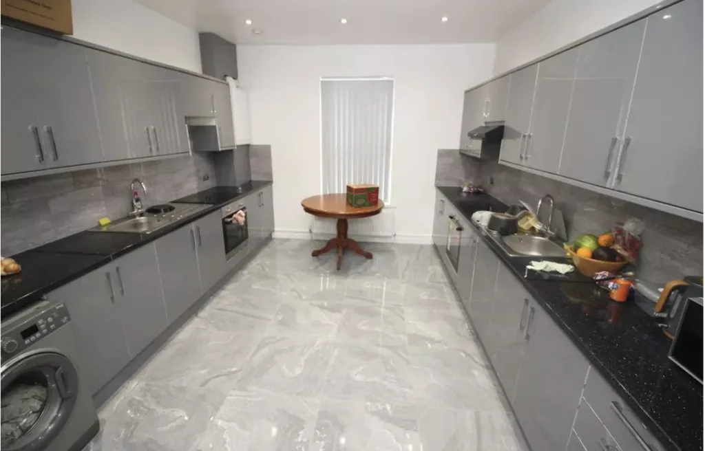 8 bedroom terraced house for rent