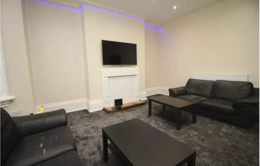 8 bedroom terraced house for rent