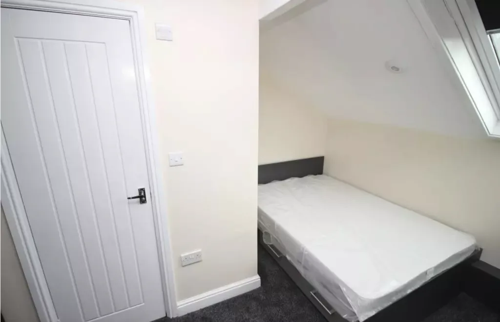 8 bedroom terraced house for rent