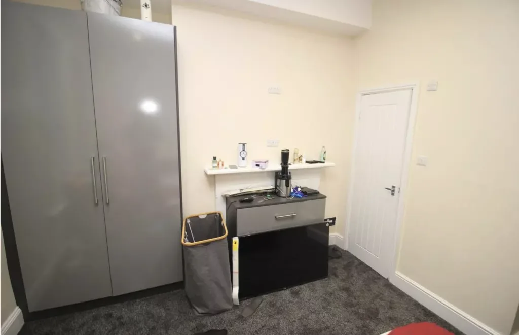 8 bedroom terraced house for rent
