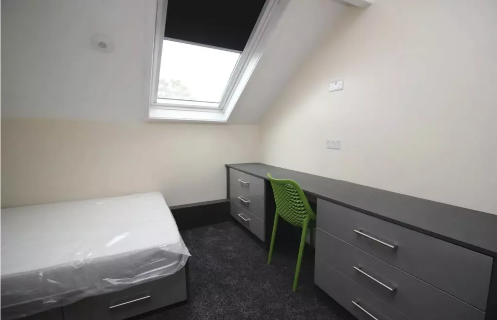 8 bedroom terraced house for rent