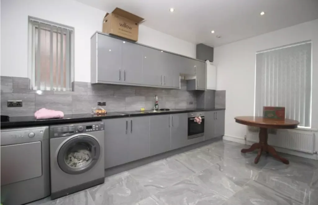 8 bedroom terraced house for rent