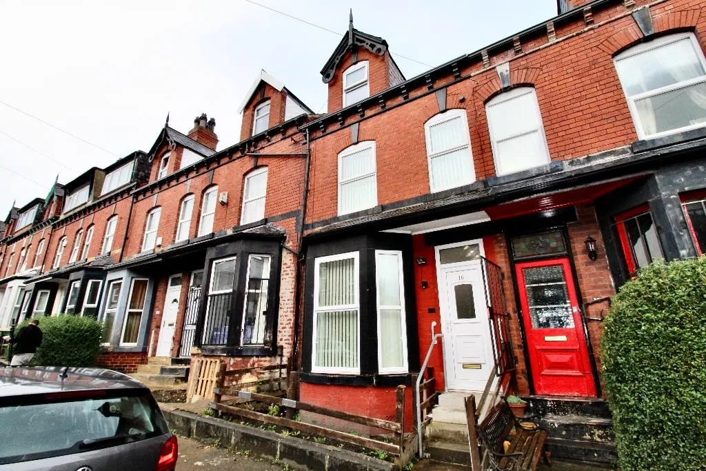 6 bedroom terraced house for rent