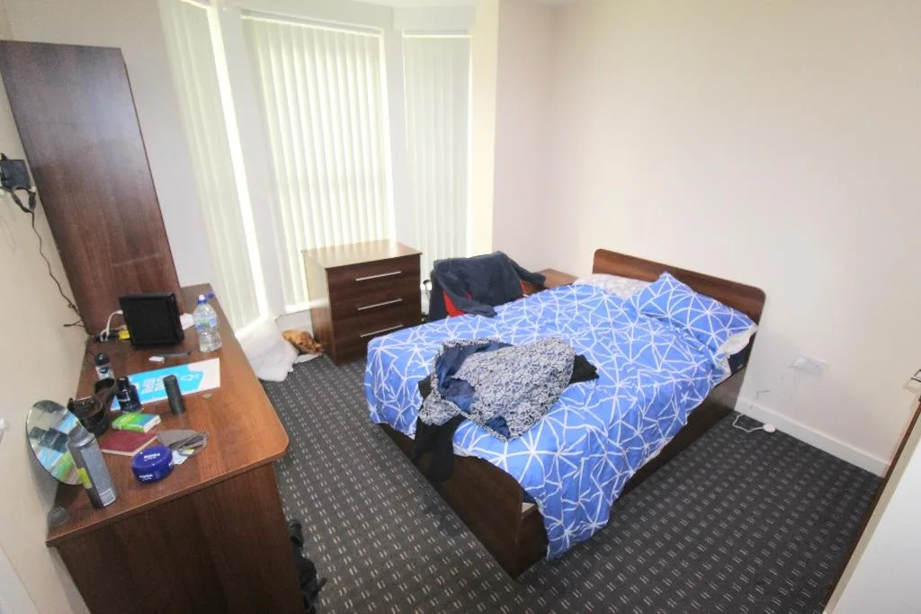 6 bedroom terraced house for rent