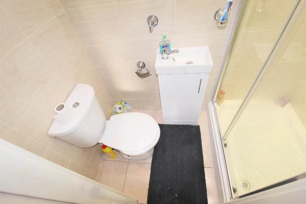6 bedroom terraced house for rent