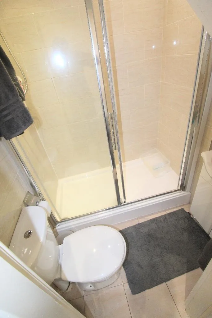 6 bedroom terraced house for rent