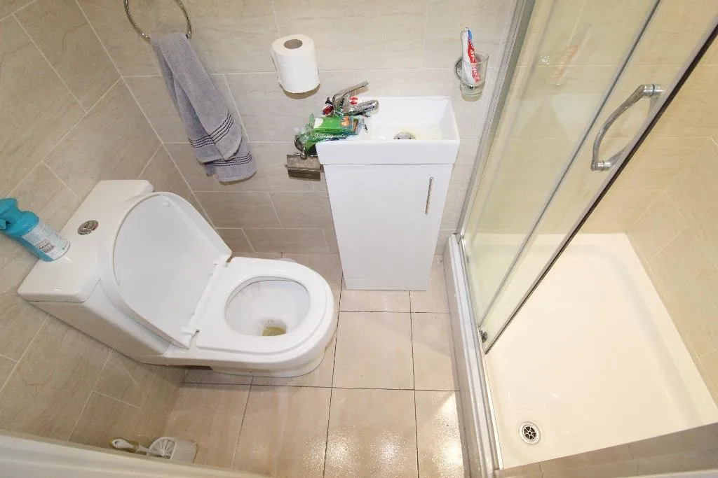 6 bedroom terraced house for rent