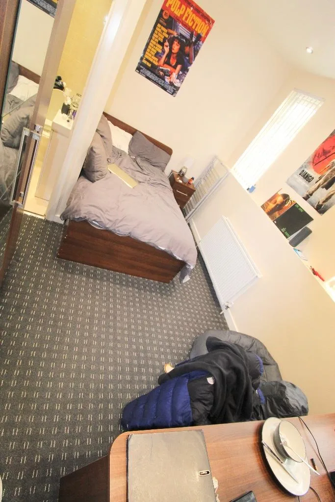 6 bedroom terraced house for rent