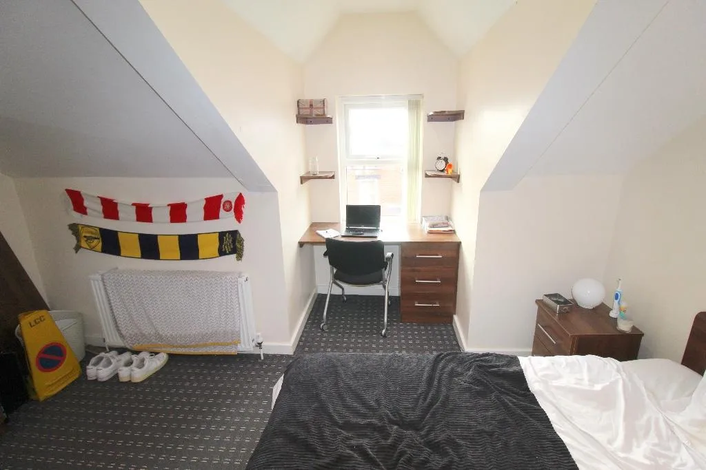 6 bedroom terraced house for rent