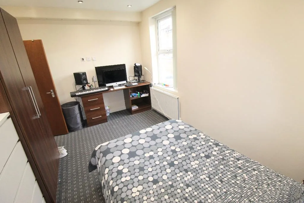 6 bedroom terraced house for rent