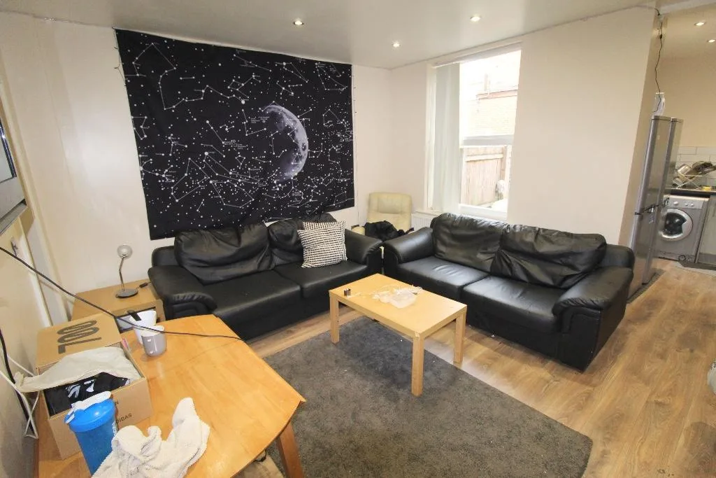 6 bedroom terraced house for rent