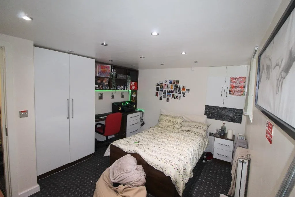 6 bedroom terraced house for rent