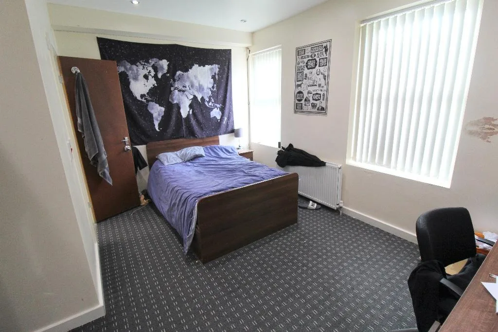 6 bedroom terraced house for rent