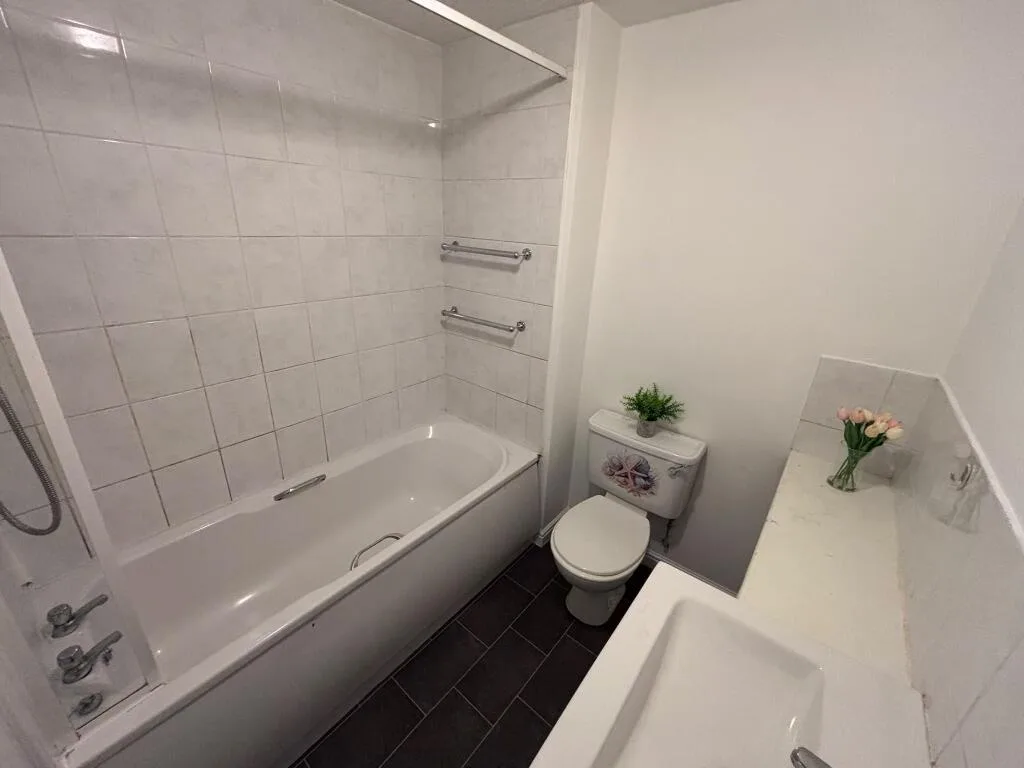 2 bedroom semi-detached house for rent