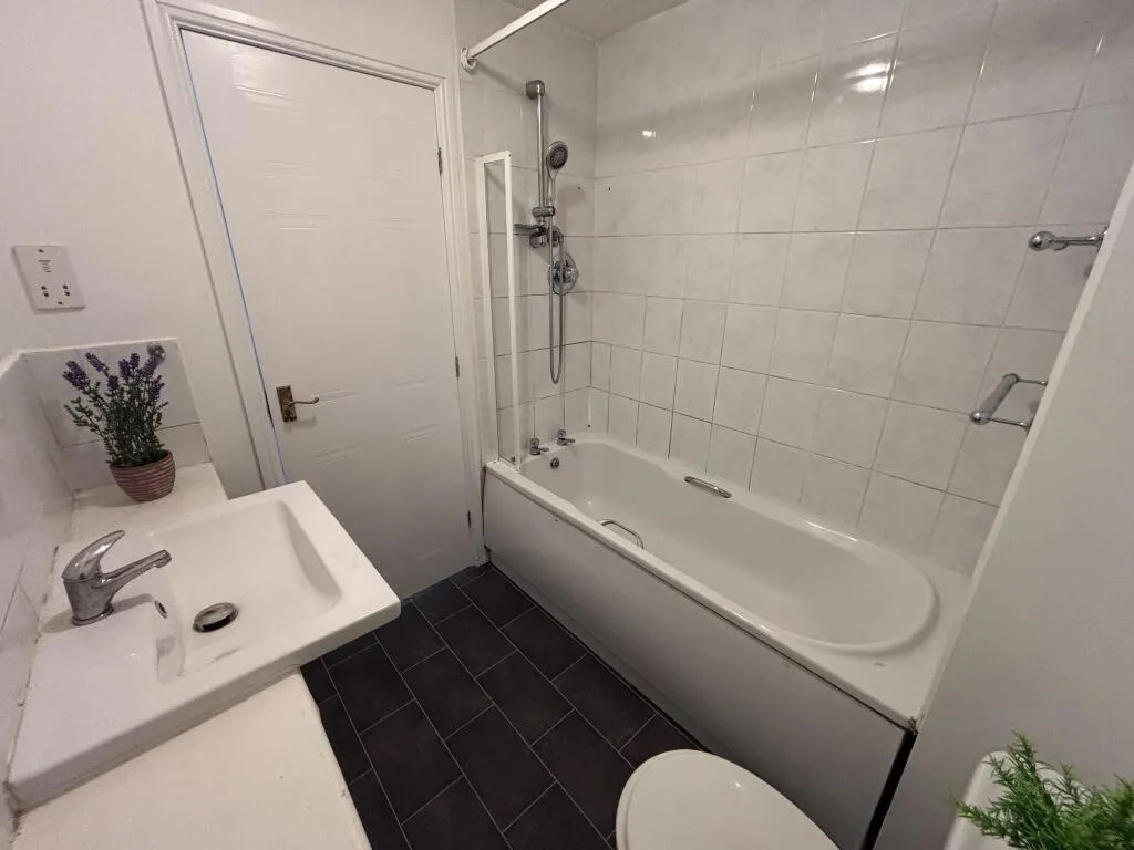 2 bedroom semi-detached house for rent