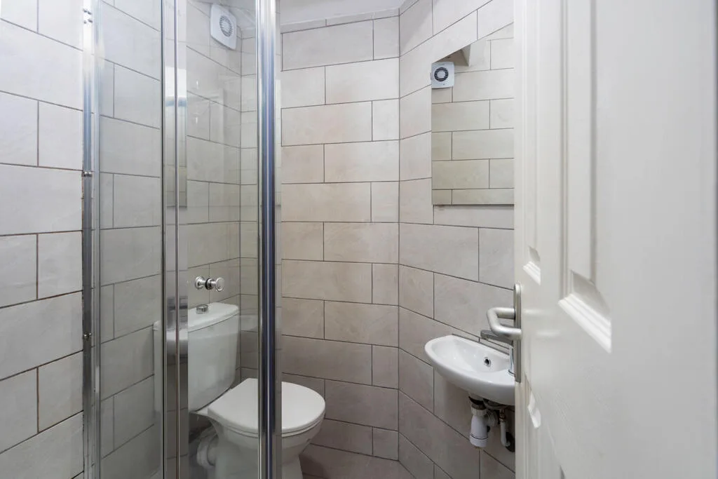 3 bedroom end of terrace house for rent