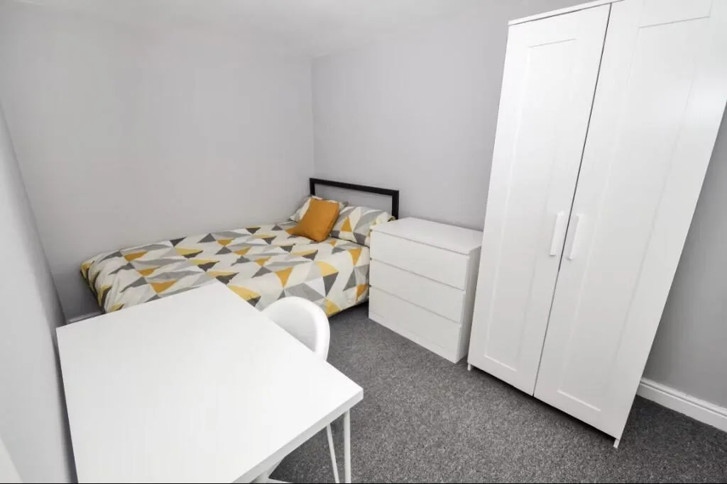 3 bedroom end of terrace house for rent