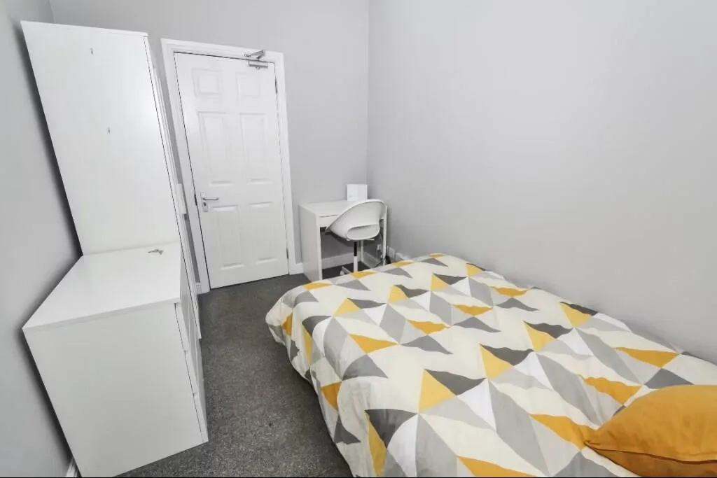 3 bedroom end of terrace house for rent