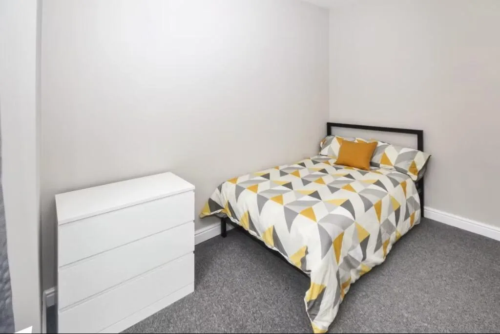 3 bedroom end of terrace house for rent