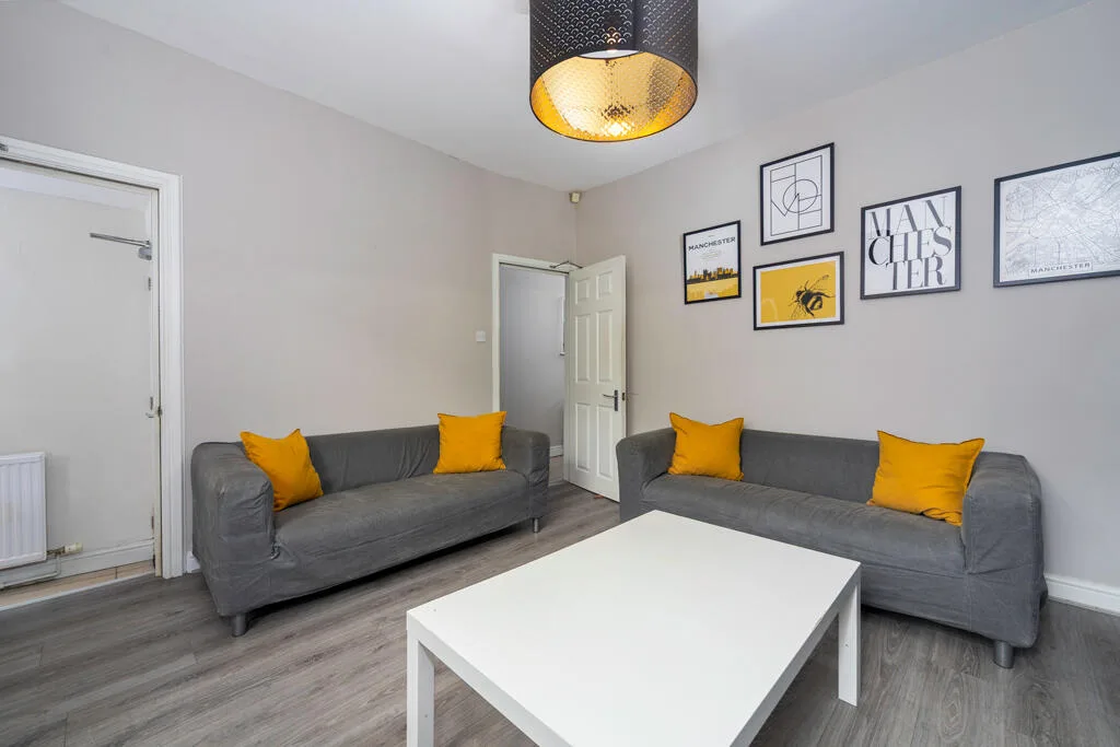 3 bedroom end of terrace house for rent