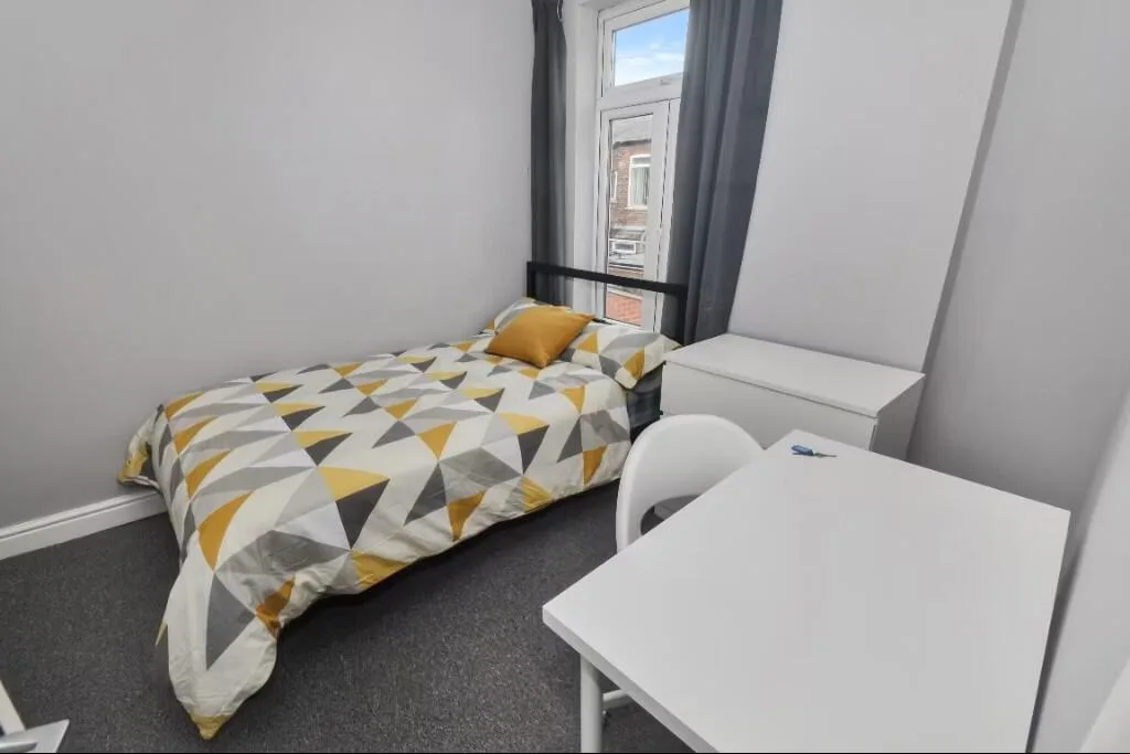 3 bedroom end of terrace house for rent