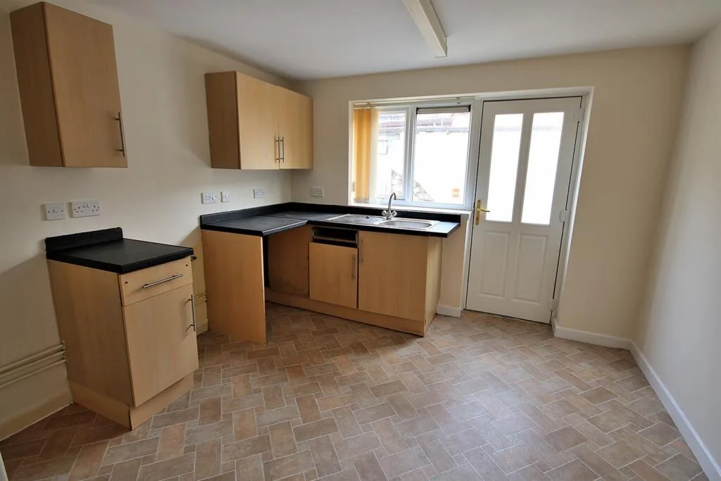 2 bedroom house for rent
