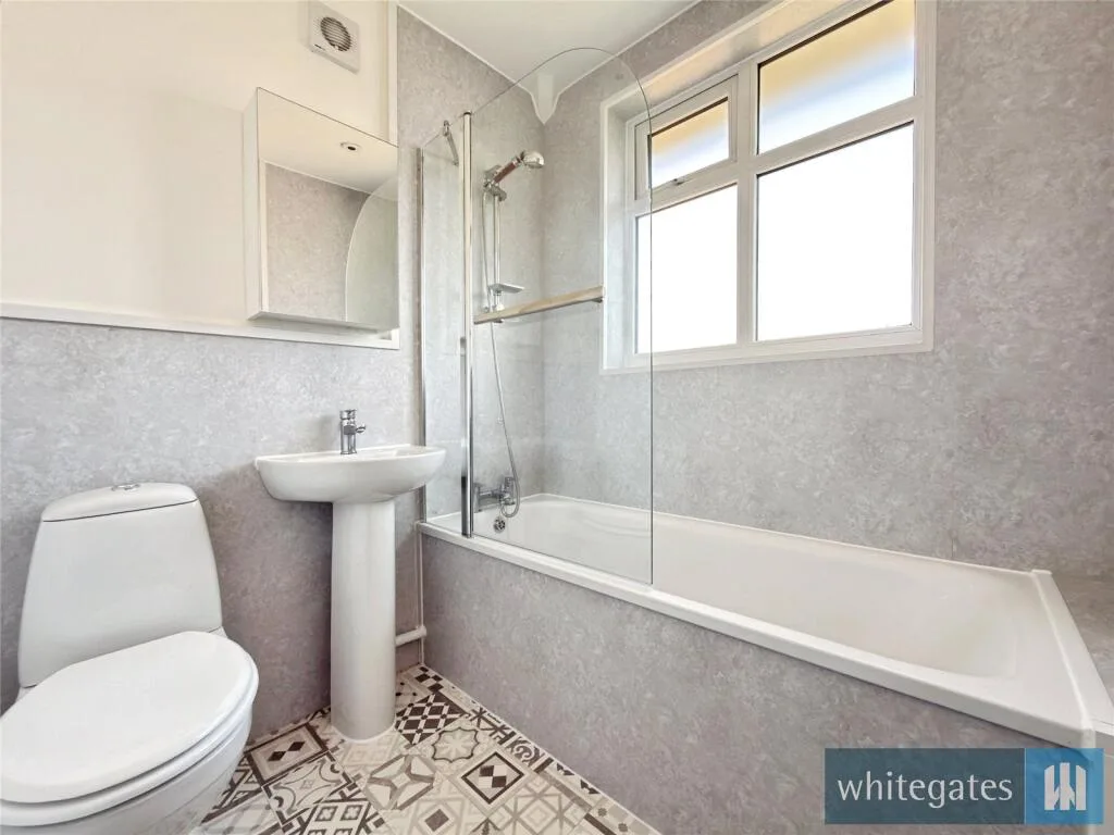 3 bedroom semi-detached house for rent