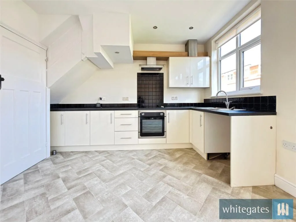 3 bedroom semi-detached house for rent
