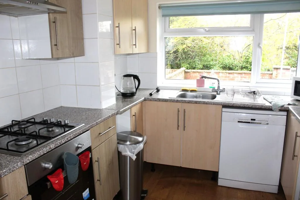 6 bedroom house for rent