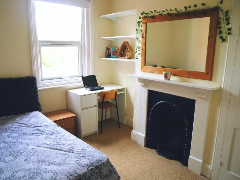 6 bedroom house for rent