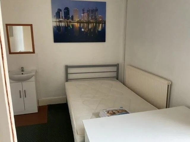 5 bedroom house for rent