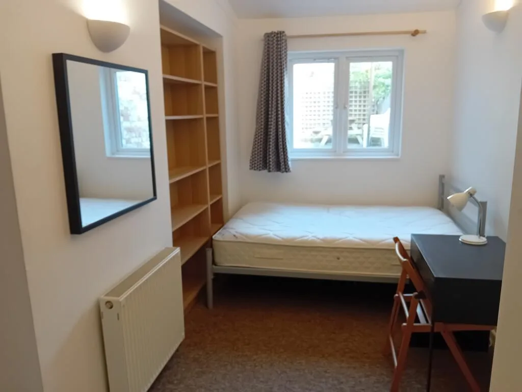 6 bedroom house for rent