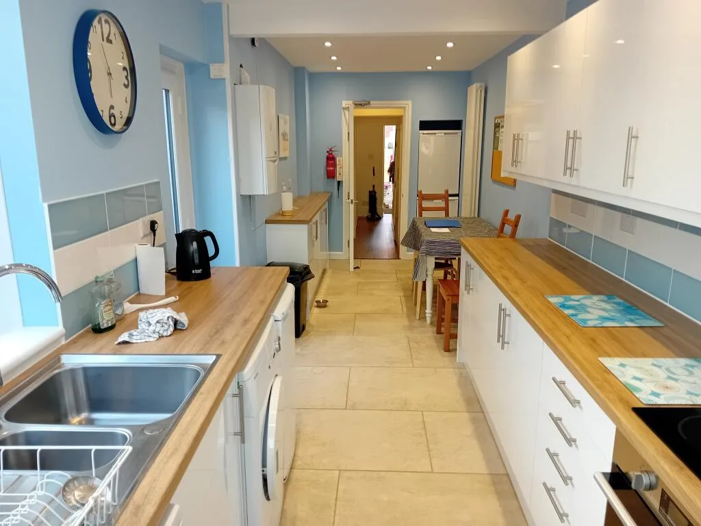 6 bedroom house for rent