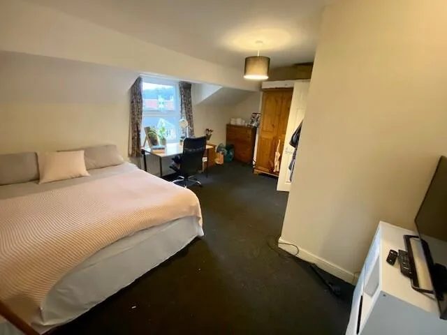5 bedroom house for rent