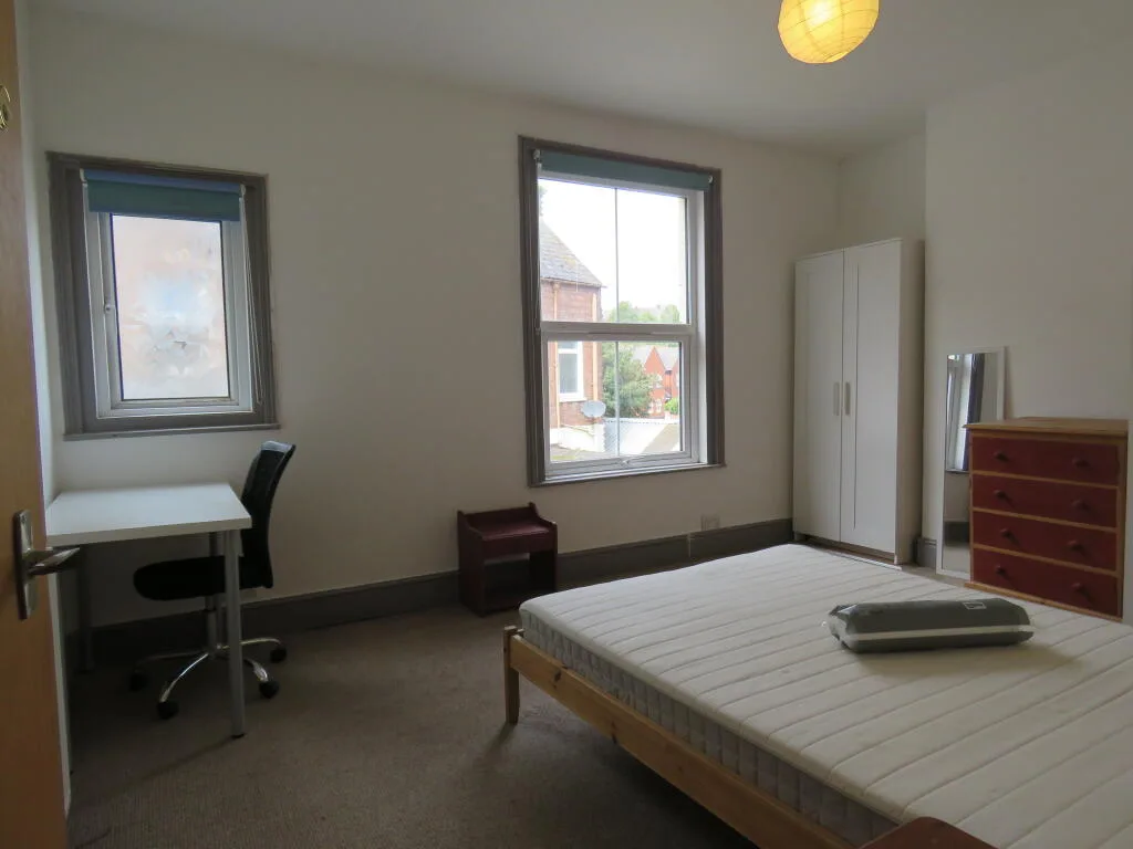 5 bedroom terraced house for rent