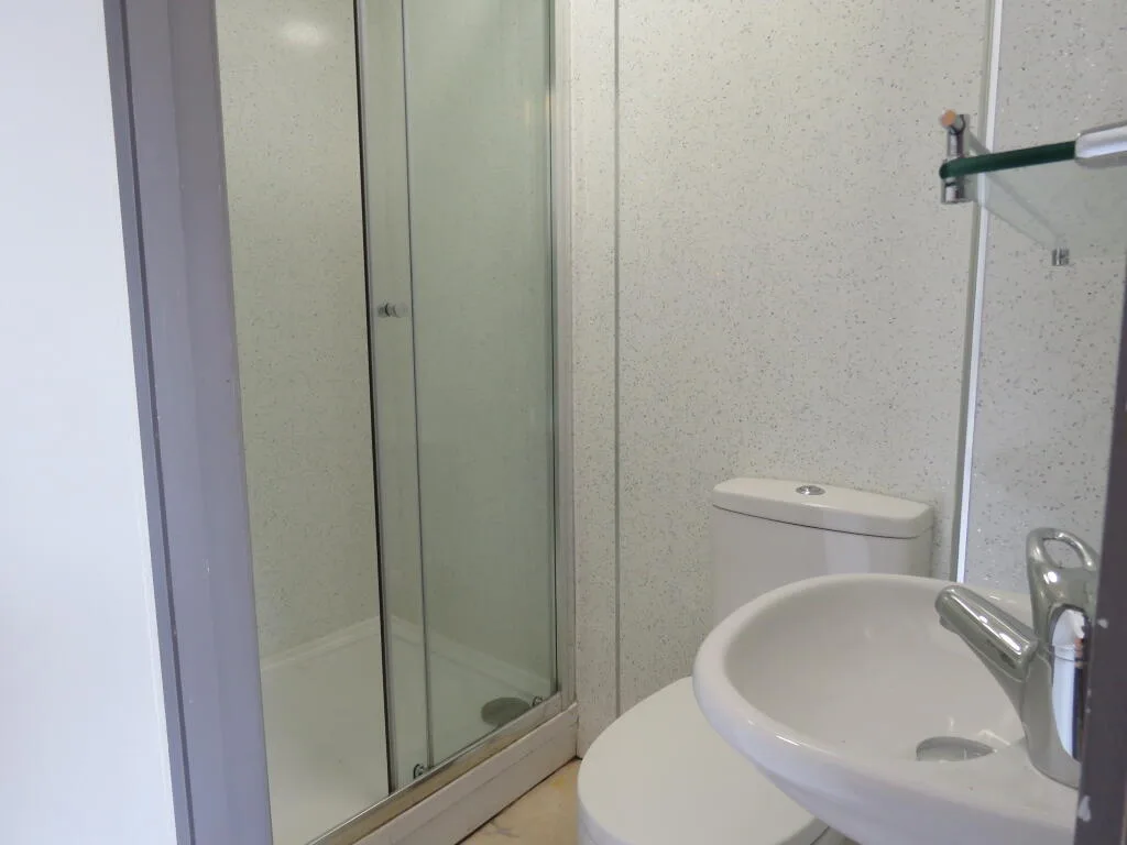 5 bedroom terraced house for rent