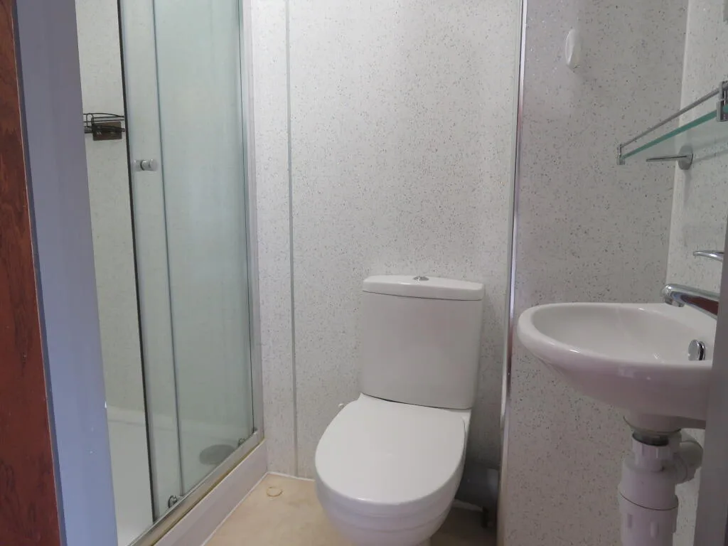 5 bedroom terraced house for rent