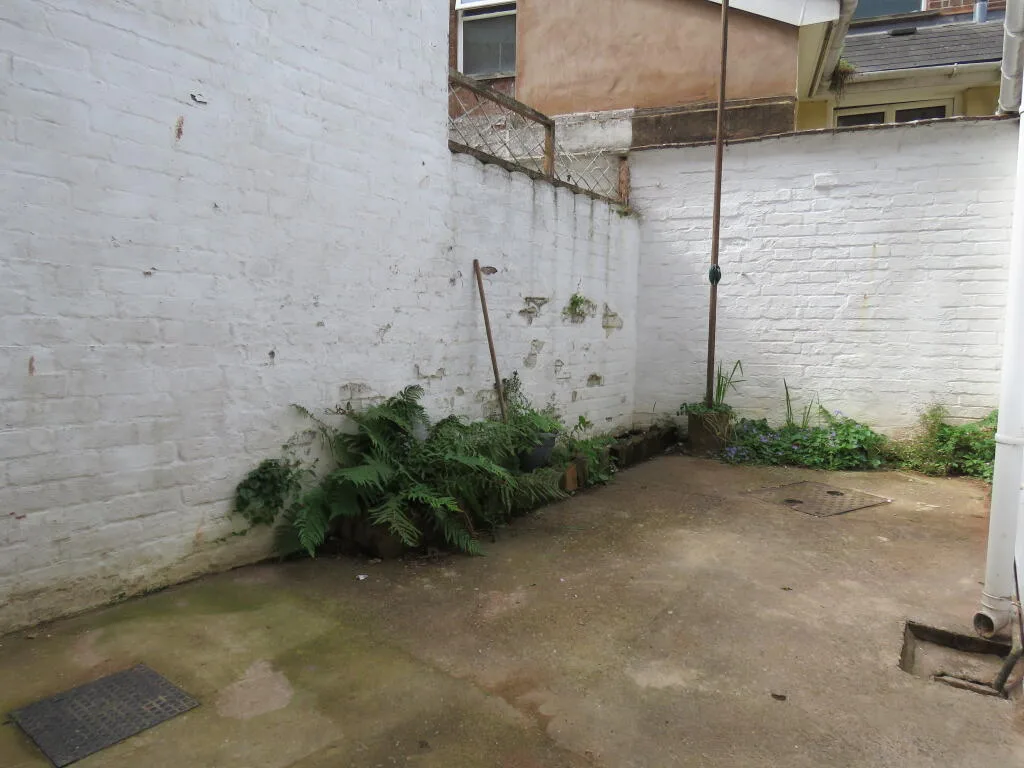 5 bedroom terraced house for rent