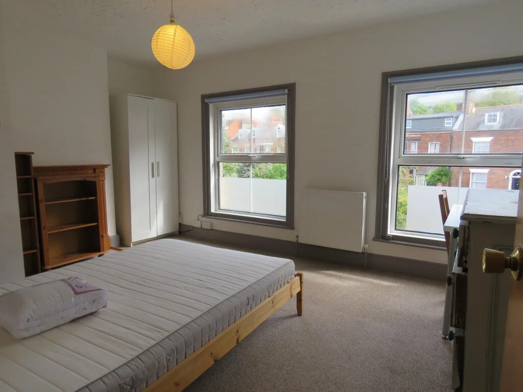 5 bedroom terraced house for rent