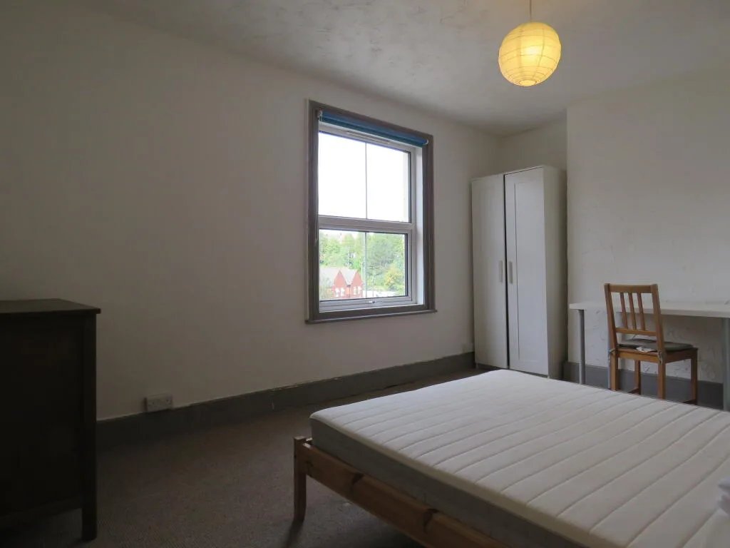 5 bedroom terraced house for rent