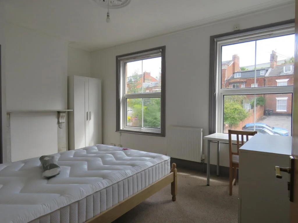 5 bedroom terraced house for rent