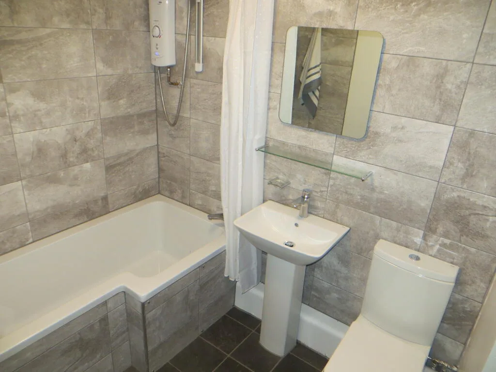 6 bedroom house for rent