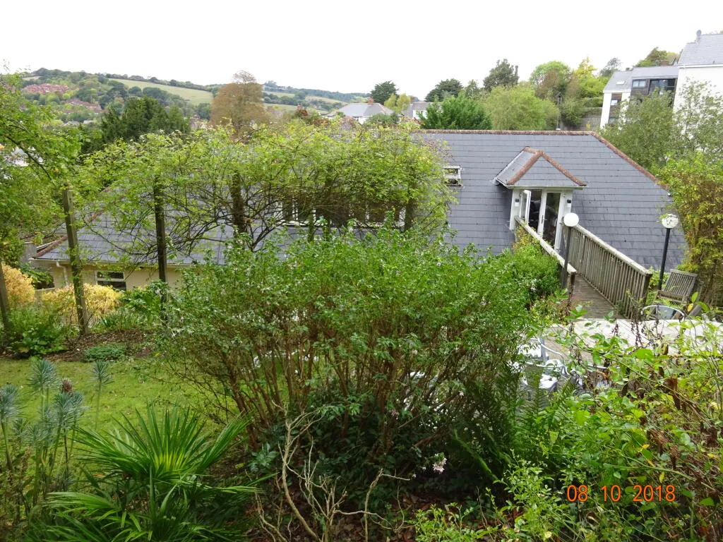 6 bedroom detached house for rent