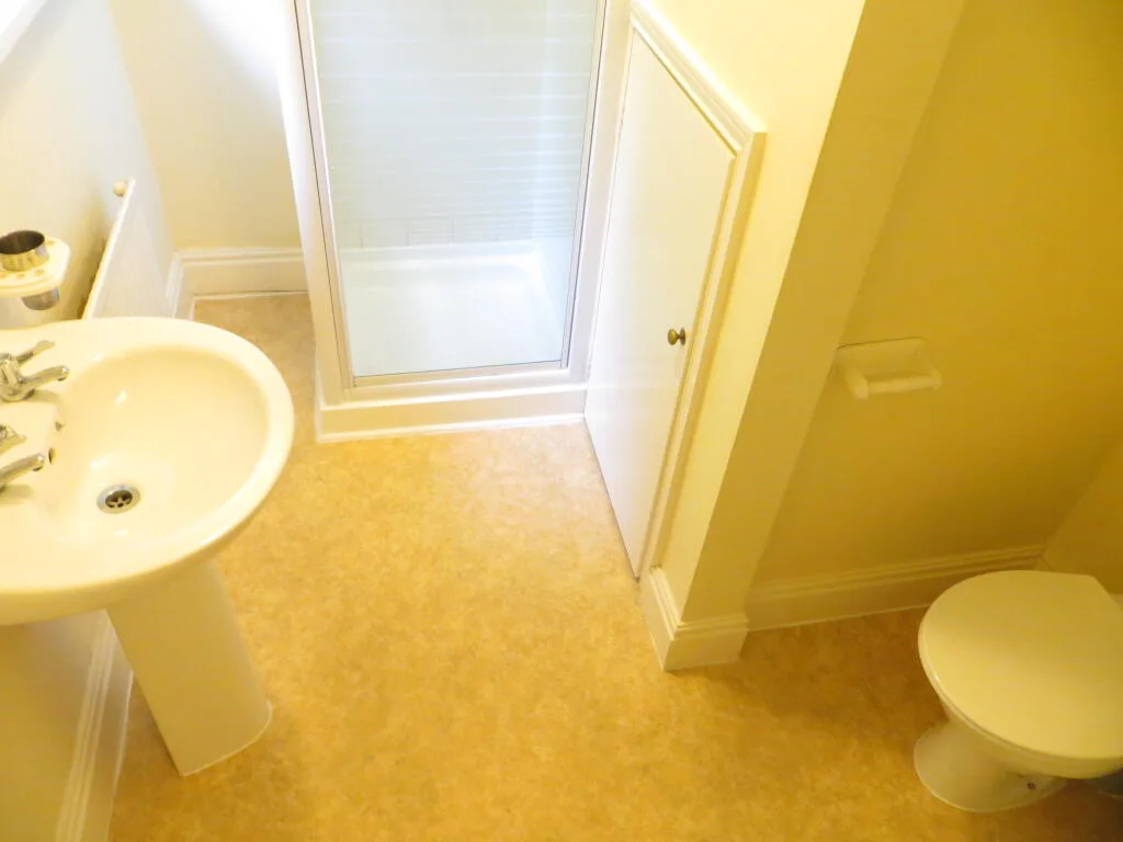 6 bedroom detached house for rent