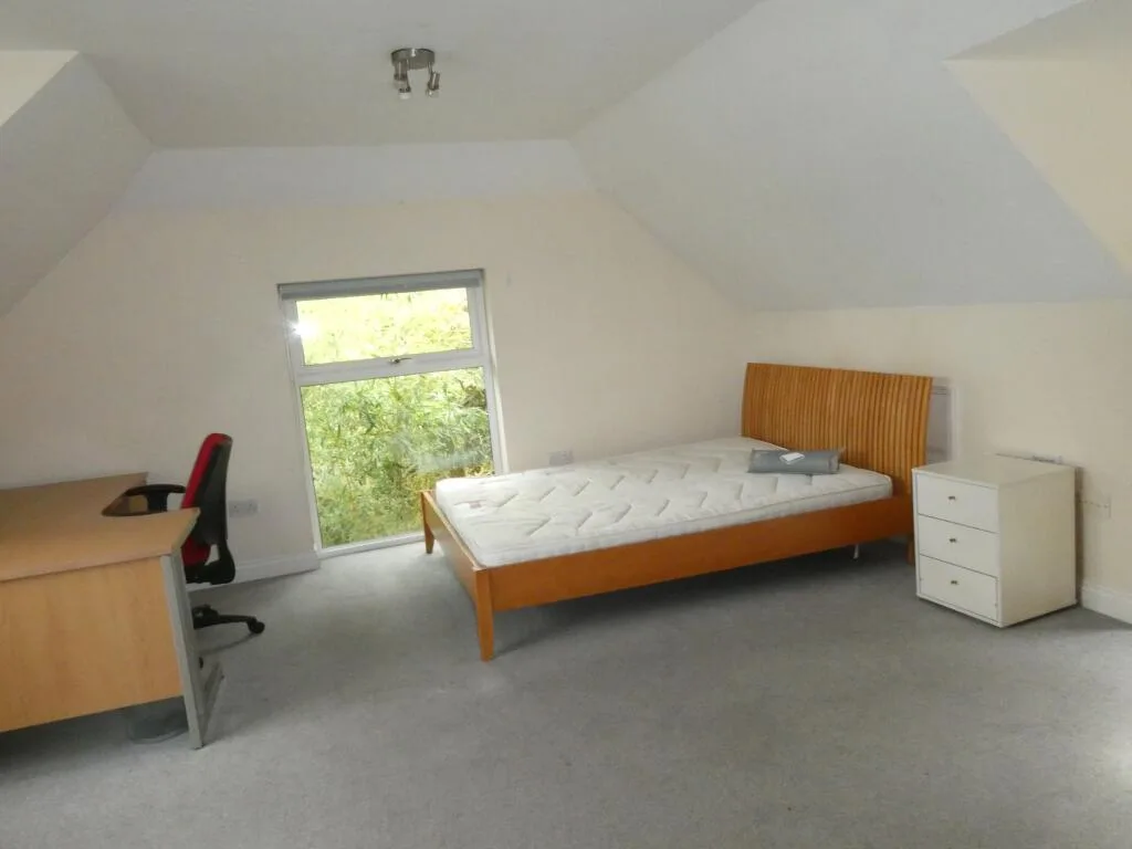 6 bedroom detached house for rent