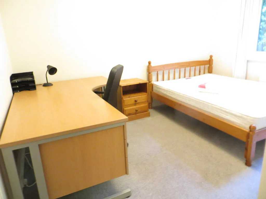 6 bedroom detached house for rent