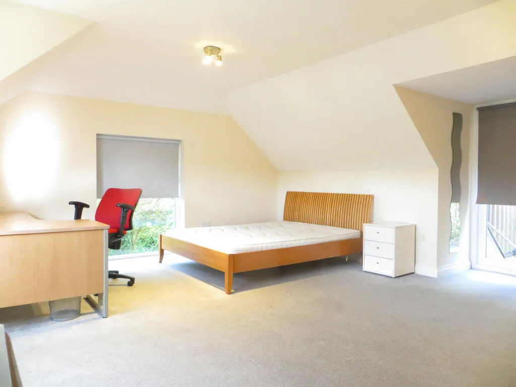 6 bedroom detached house for rent